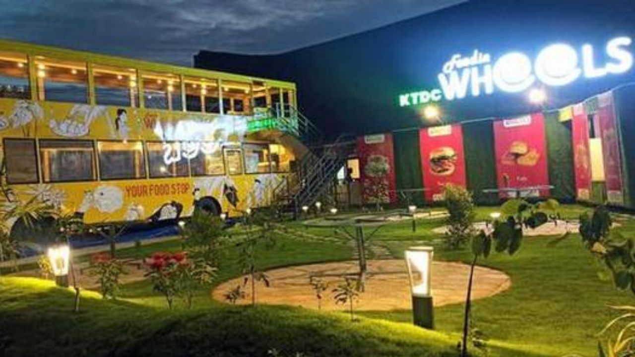 KSRTC Double-Decker Bus Turned Foodie Wheels Is The New Trend