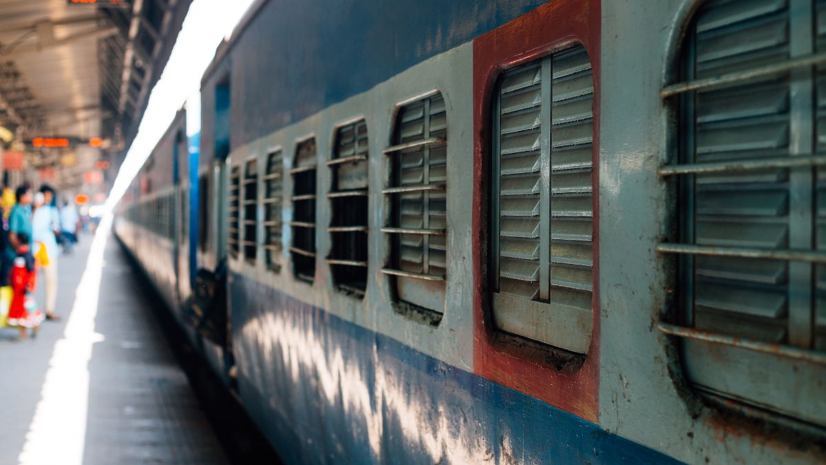 A Minor Girl Was Sexually Assaulted By 6 Men On A Moving Train In Kerala